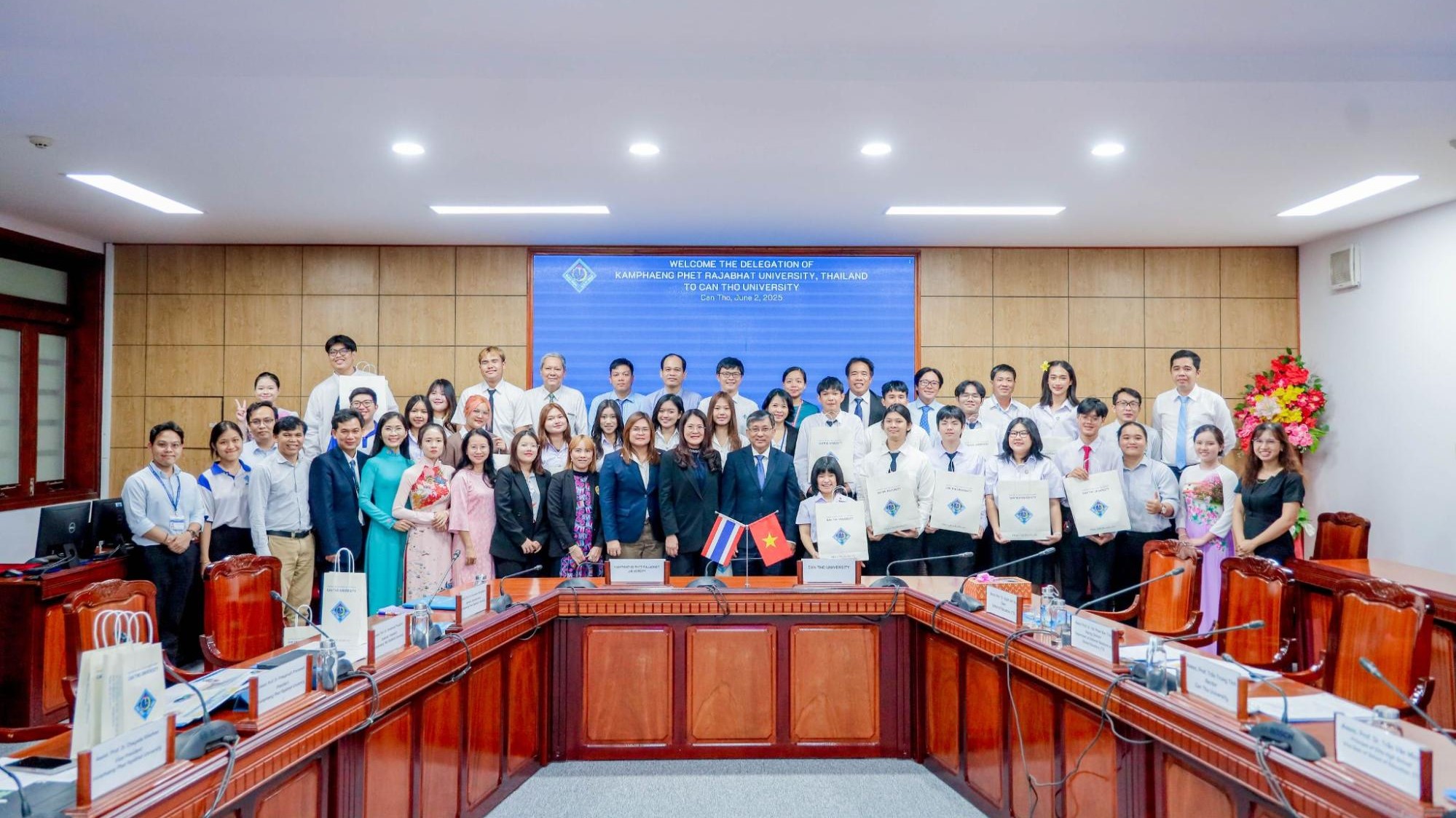Can Tho University and Kamphaeng Phet Rajabhat University Sign Memorandum…