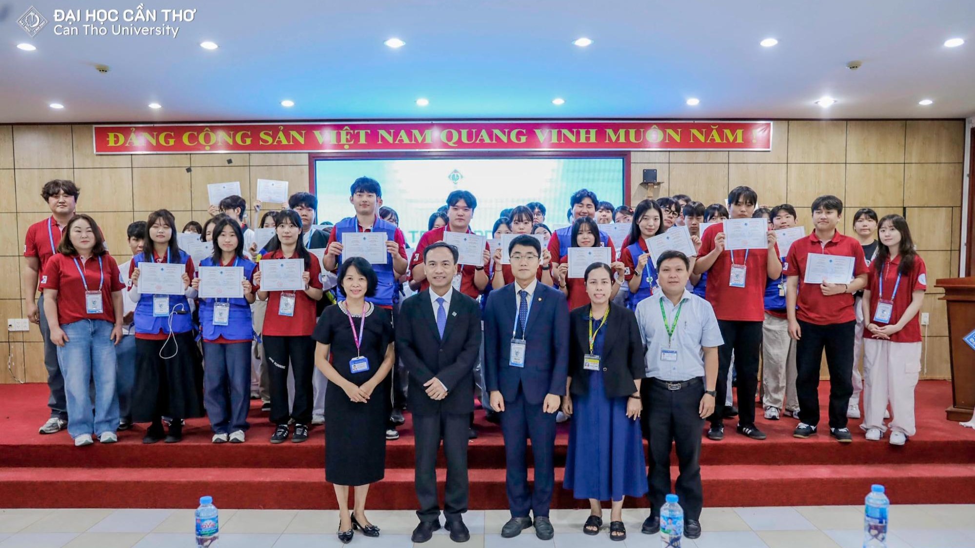 Can Tho University: Closing Ceremony and Certificate Presentation for Credit…