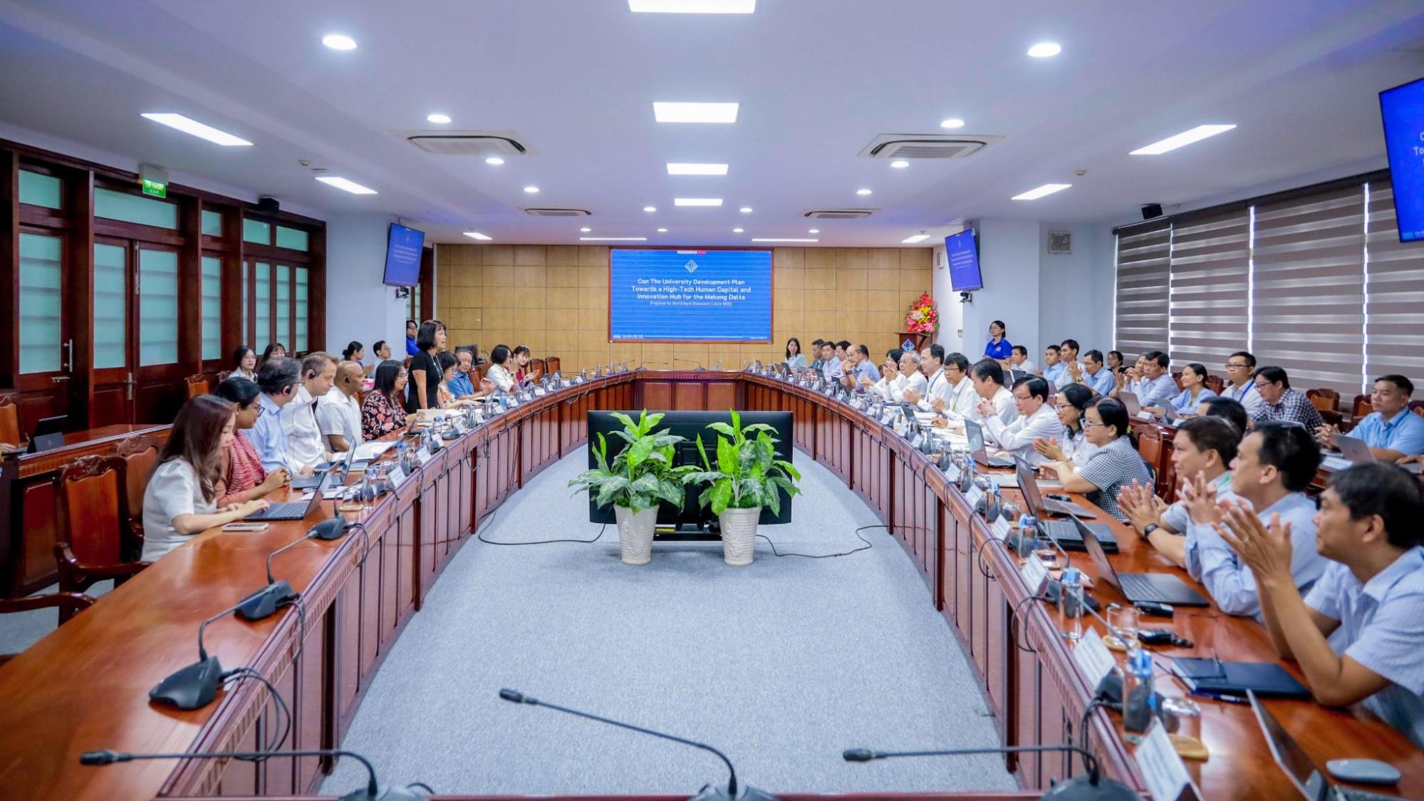 Can Tho University Collaborates with the World Bank: Connecting Global…