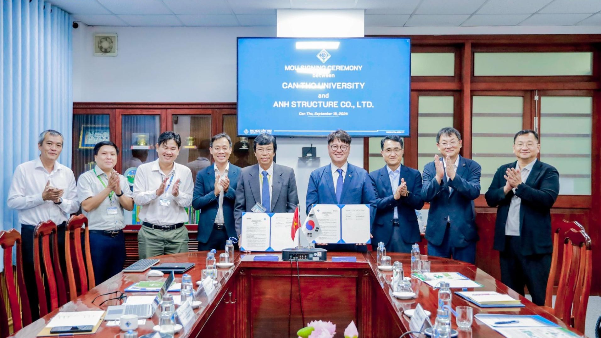 Can Tho University Expands International Cooperation: Welcomes Delegation and Signs…