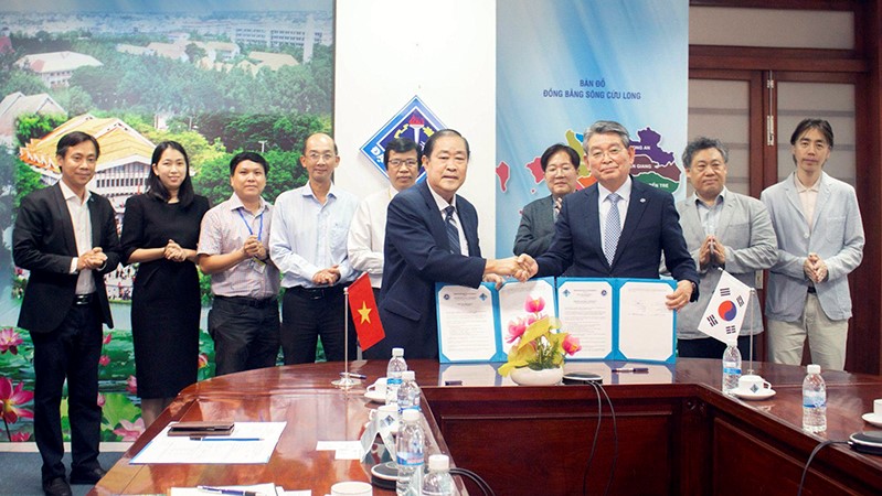 The signing ceremony of cooperation with Andong National University, Korea