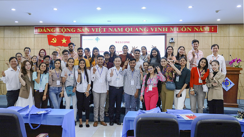Students from India come to study at Can Tho University