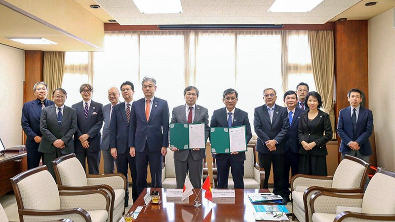 Signing of Cooperation between Can Tho University and Niigata University